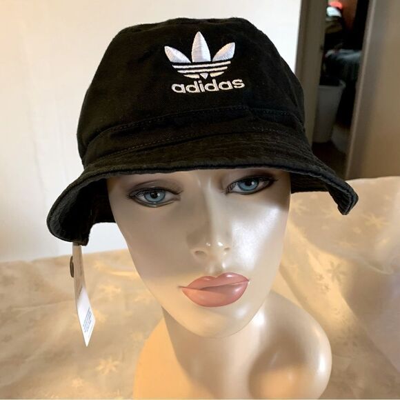 Adidas Bucket Hat Blk Wht OSFA Unisex NWT Gorgeous - Picture 1 of 6